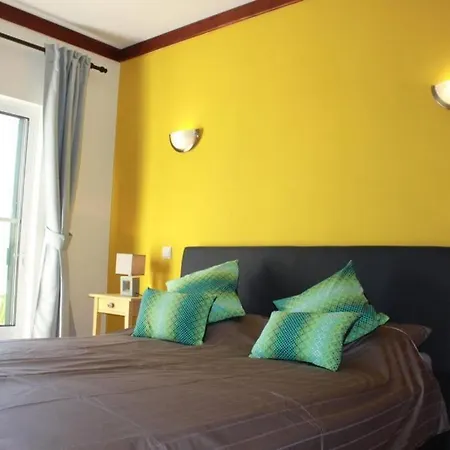 Corner House At Beautiful Spot Near The Beach Apartamento Lagoa (Algarve)