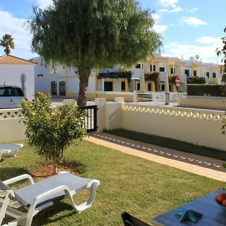 Corner House At Beautiful Spot Near The Beach Apartman Lagoa