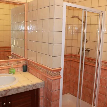 Corner House At Beautiful Spot Near The Beach * Lagoa